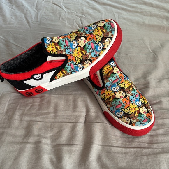 Pokemon Kids GROUNDUP Slip-On Shoes - Red and Multicolor big kids 6 - Picture 4 of 8